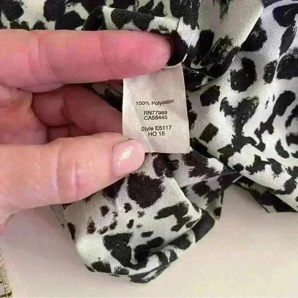 J Crew Women’s Sleeveless Blouse Size 0 Animal Print Black and White Career Flow - Picture 7 of 10
